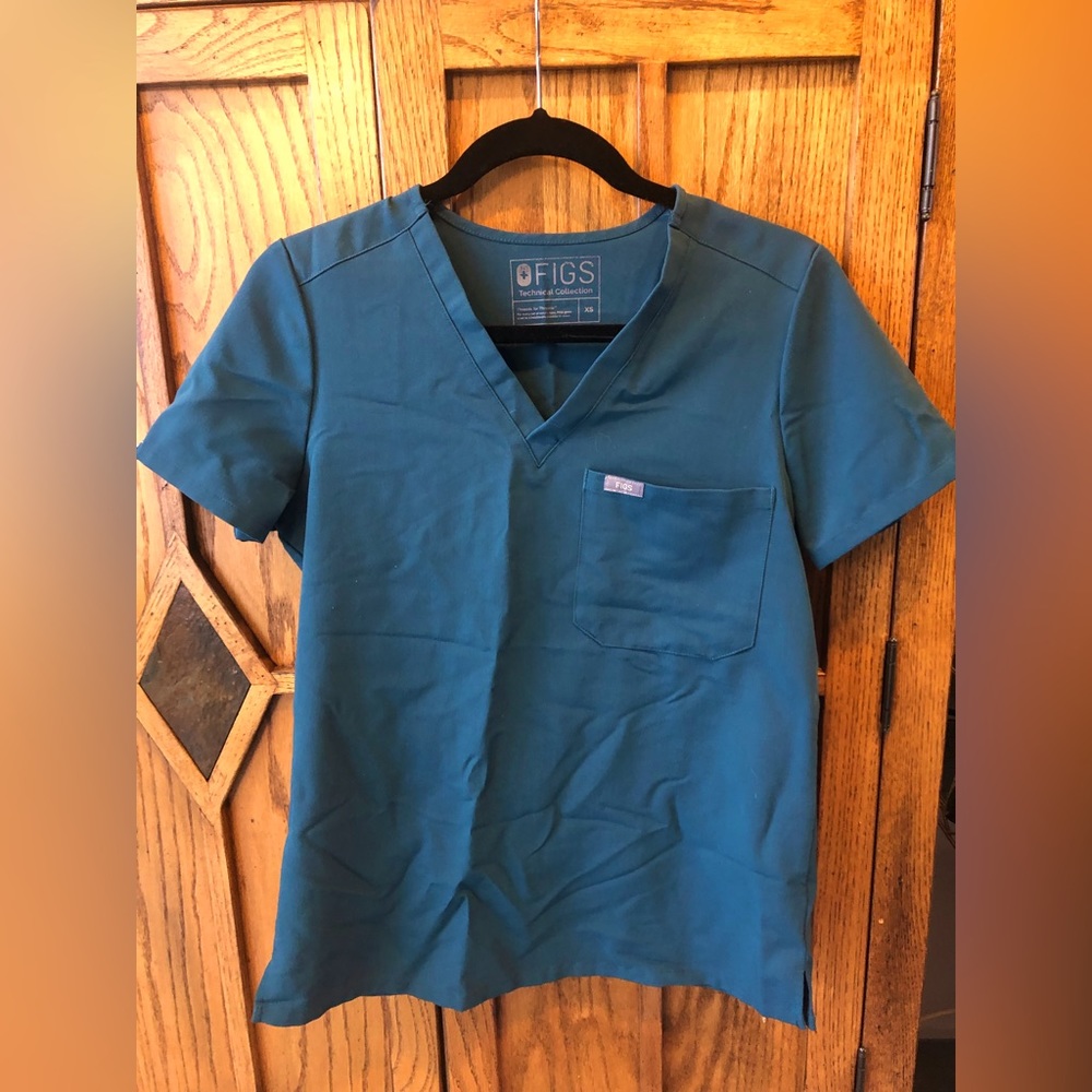 Forest Green Figs Catarina One-Pocket Scrub Top, size XS
